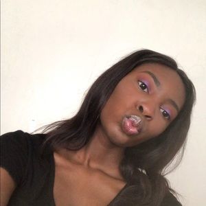 Meet your Posher, Maya